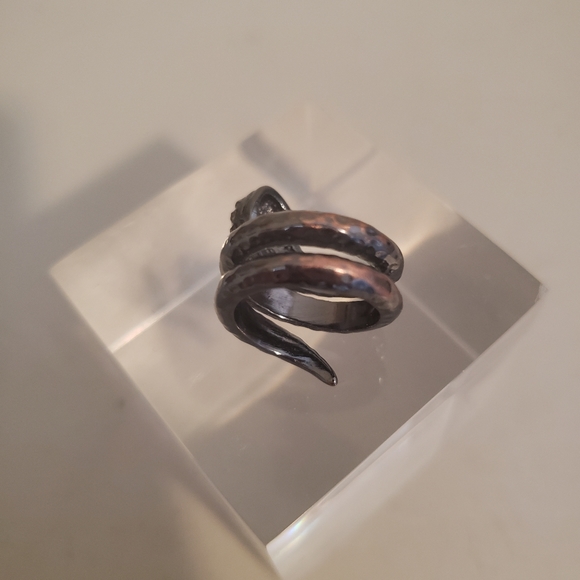 BCBG MaxAzria snake ring with faux crystals, hematite colour, serpent - Picture 4 of 6